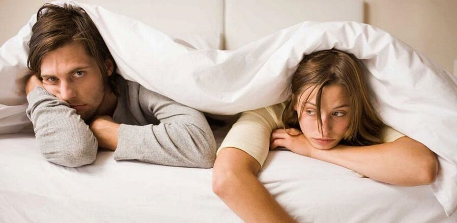 potentzia eskaseko emakumea eta gizona atsekabetuta